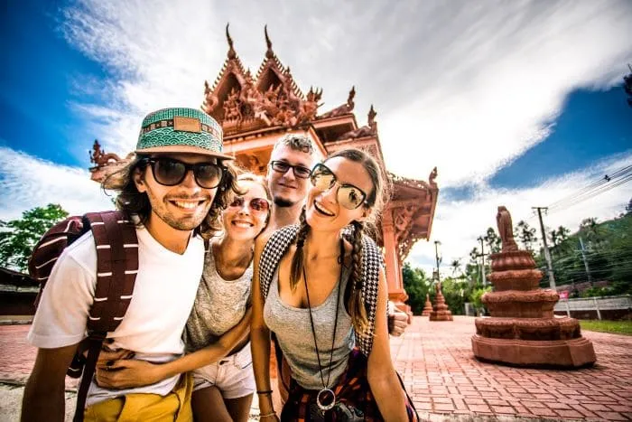 Friends_travel_in_thailand_test
