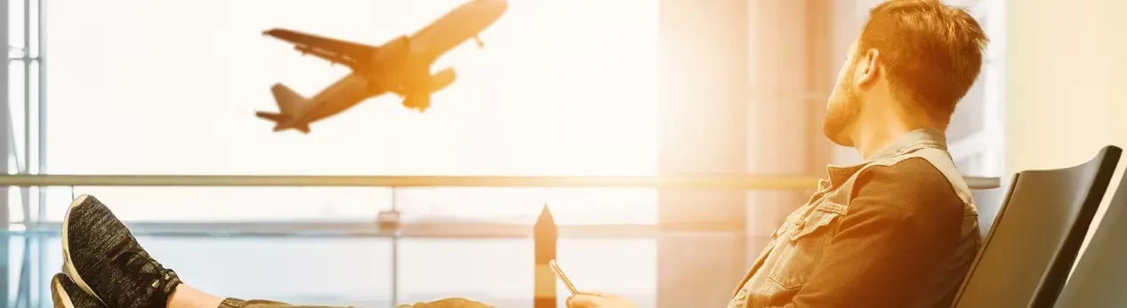 Foto de un avión despegando
