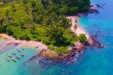 Conoce las playas más coloridas del mundo